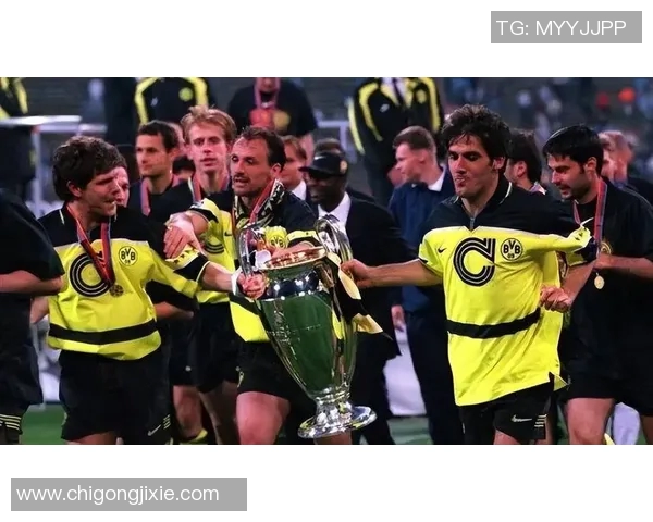 科学羽毛球力量训练与欧冠足球运动员体能提升的有效方法探讨